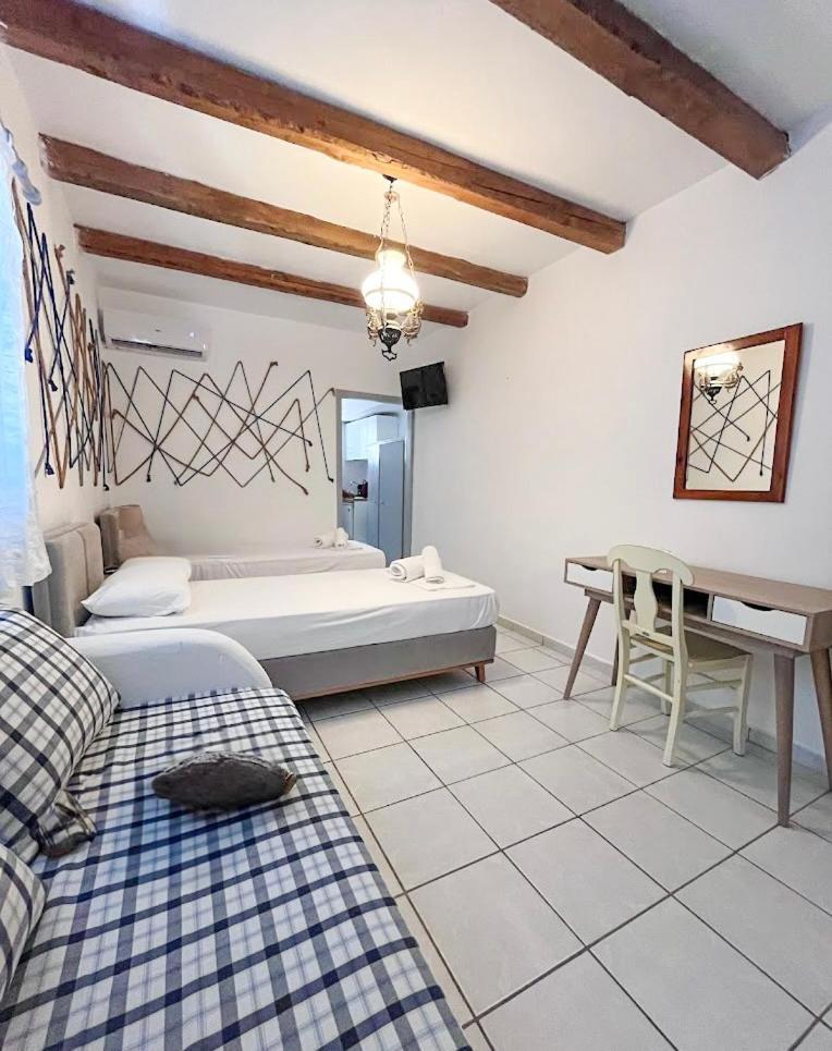 Hotel Camares à Alopronia Extérieur photo